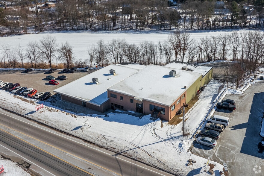 More Photos Of 421 Washington St, Auburn Freestanding For Lease