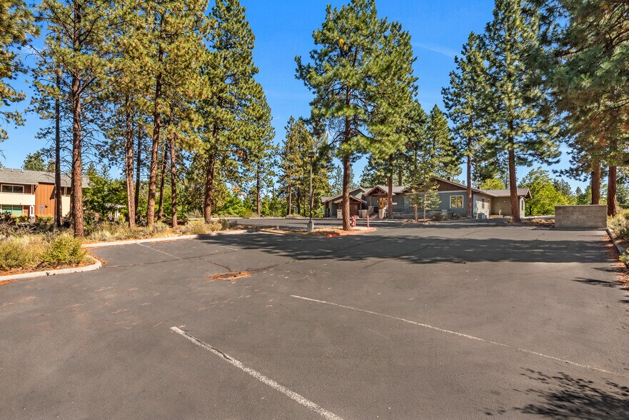 More Photos Of 1510 SW Nancy Way, Bend Medical For Lease