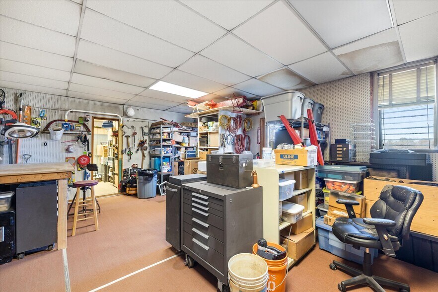 More Photos Of 89 Route 169, Woodstock Airport For Sale