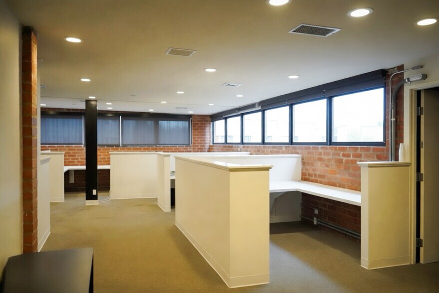More Photos Of 446-448 S Canon Dr, Beverly Hills Office For Sale