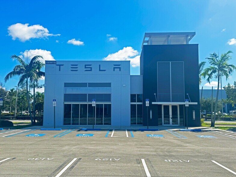 More Photos Of 14499 NW 57th Ave, Miami Gardens Auto Dealership For Sale