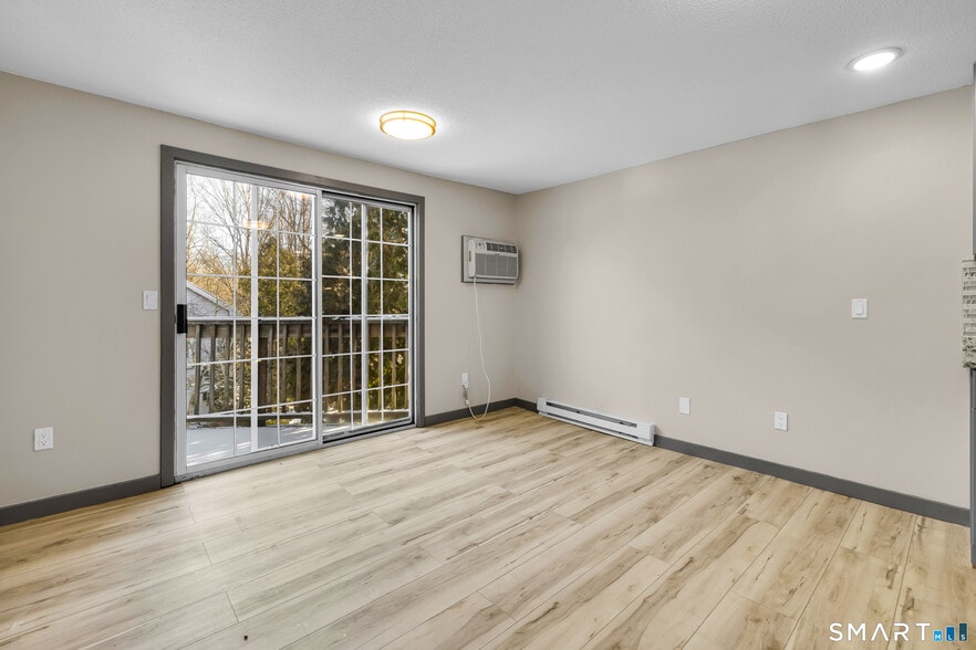 More Photos Of 5 Brookside Ln, Woodstock Apartments For Sale