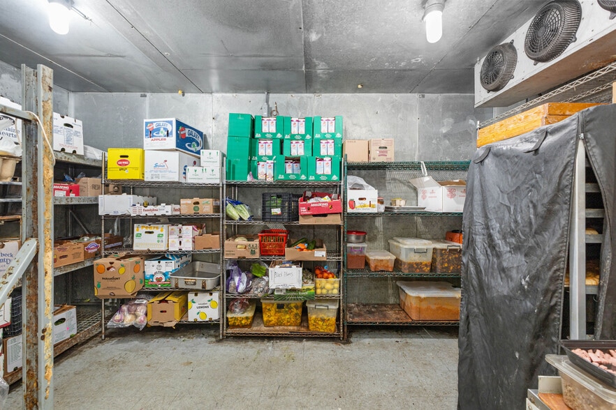 More Photos Of 36886 Ryan Rd, Sterling Heights Supermarket For Sale