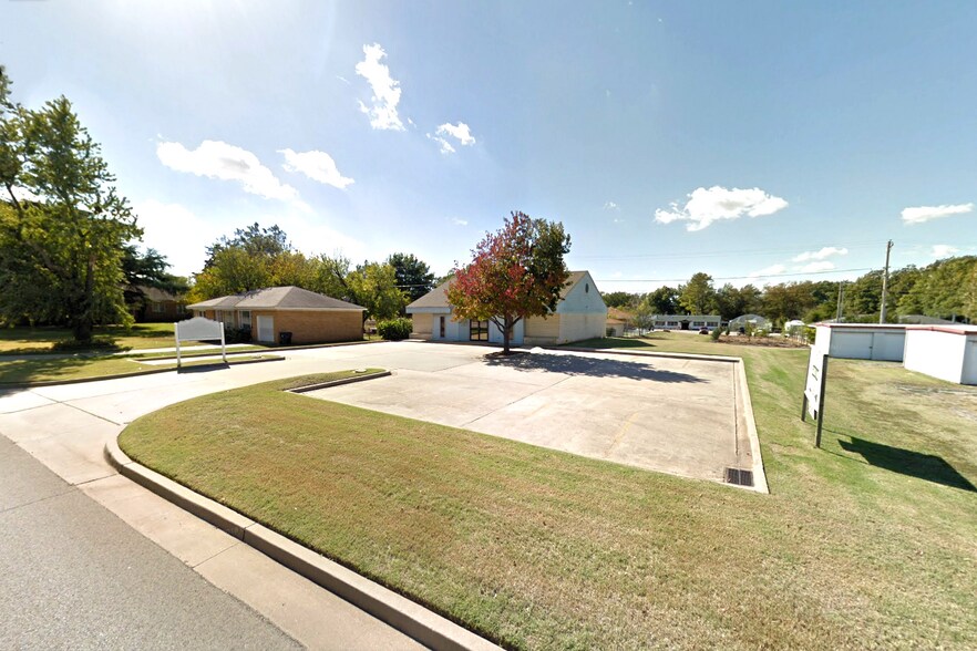 More Photos Of 408 N Main St, Noble Medical For Lease