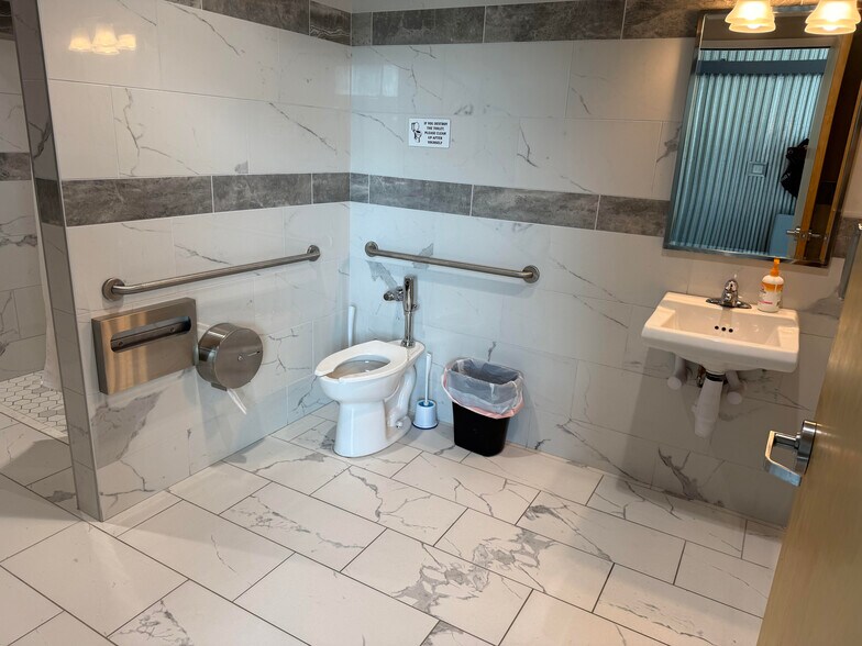 More Photos Of 1009 RM-620, Lakeway Specialty For Sale