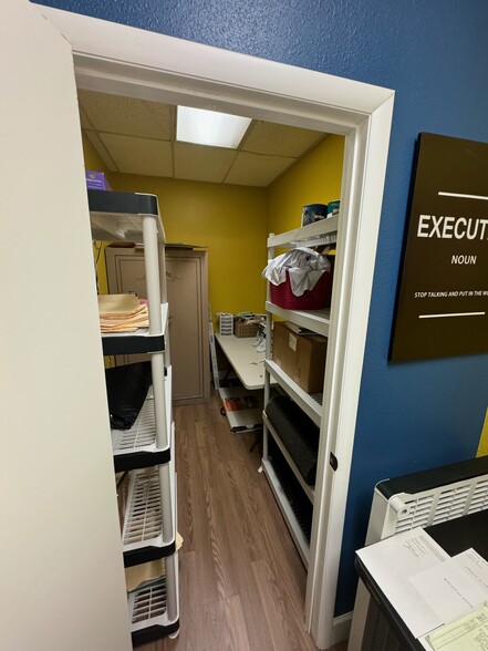 More Photos Of 5555 E Bell Rd, Scottsdale Unknown For Lease