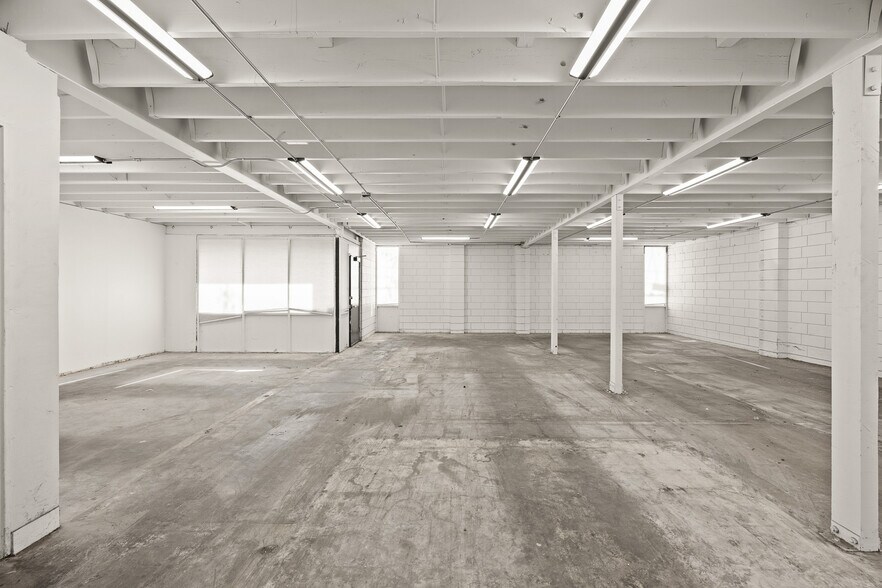 More Photos Of 2702 Saint Louis Ave, Signal Hill Warehouse For Lease