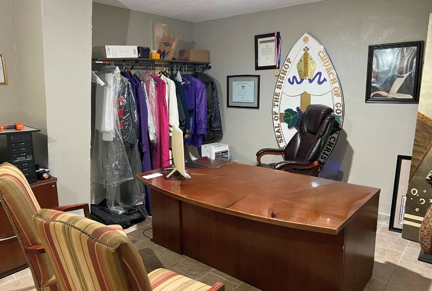 More Photos Of 5110 Crane St, Houston Flex For Sale