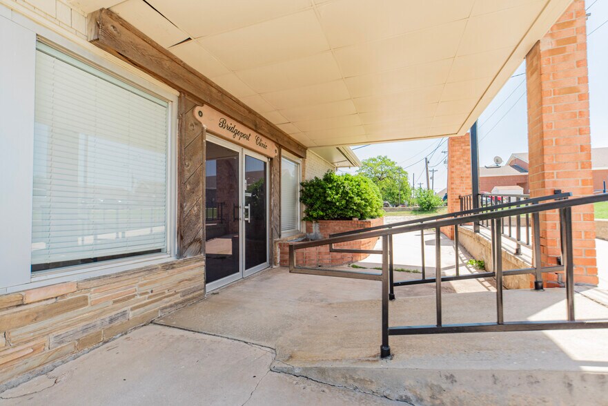 More Photos Of 1306 13th St, Bridgeport Office For Sale