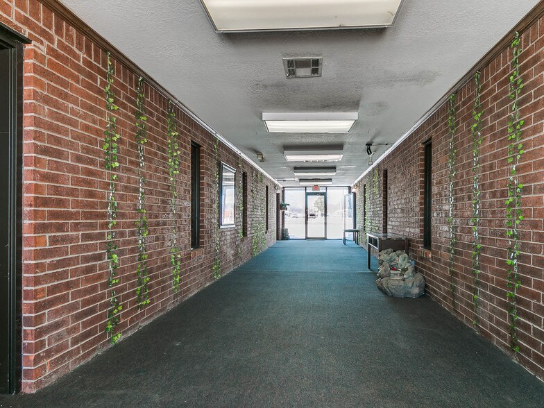 More Photos Of 2820-2828 Linda Ln, Oklahoma City Medical For Sale