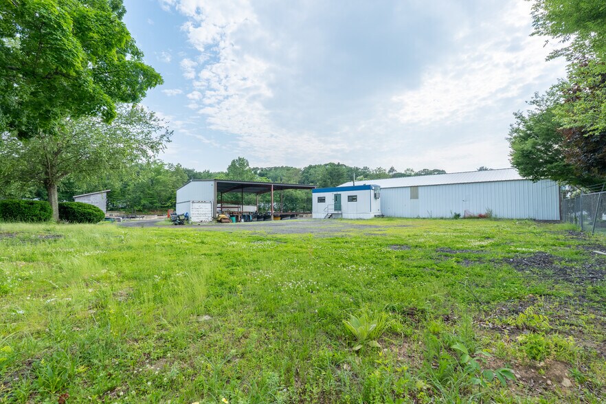 More Photos Of 130 Day St, Seymour Warehouse For Lease