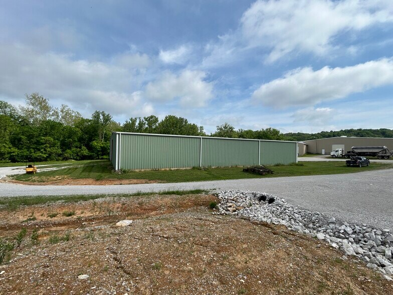 More Photos Of 1206 Nashville St, Russellville Warehouse For Lease