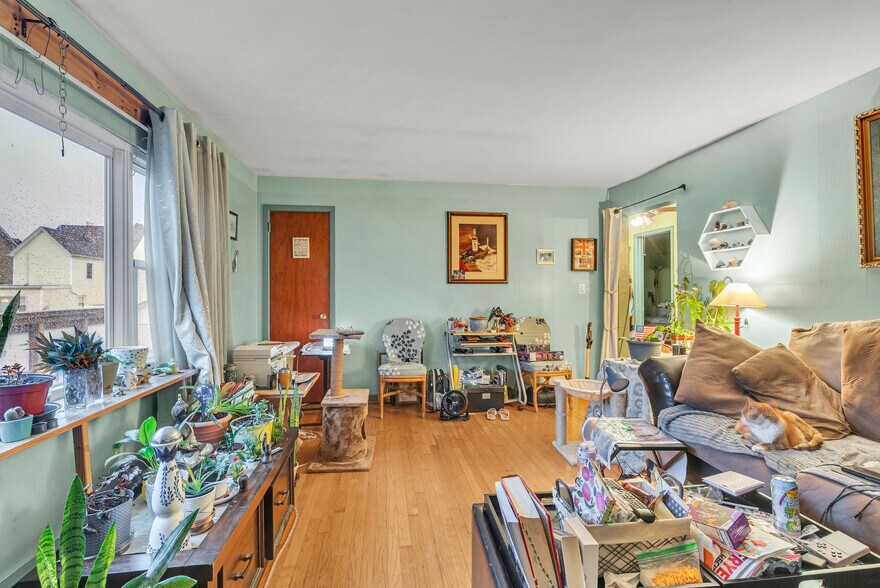 More Photos Of 238 Stuyvesant Ave, Lyndhurst Flex For Sale