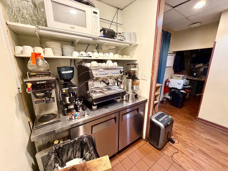 More Photos Of 136-154 Rifle Camp Rd, Woodland Park General Retail For Sale