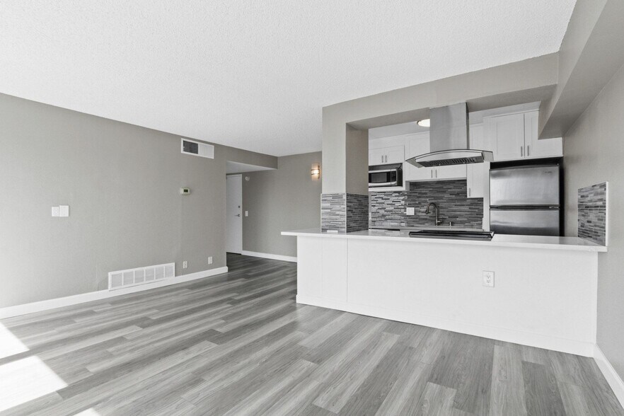 More Photos Of 415-425 Washington Blvd, Marina del Rey Apartments For Lease