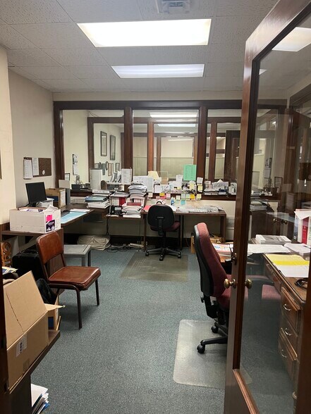 More Photos Of 740 8th Ave, Huntington Warehouse For Lease