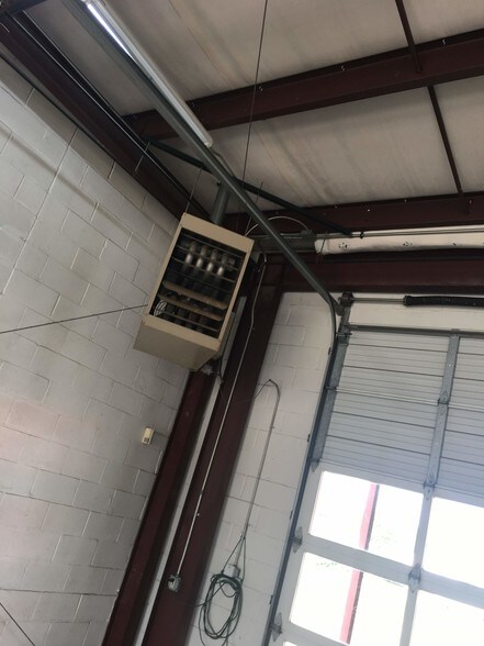 More Photos Of 914 W Main St, Cabot Auto Repair For Lease