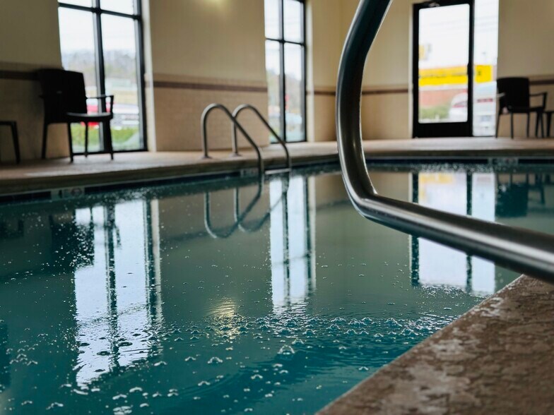 More Photos Of 4450 Rhea County Hwy, Dayton Hotel For Sale