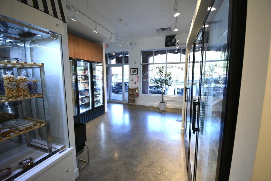 More Photos Of 430 Bedford Rd, Armonk Storefront Retail Office For Lease
