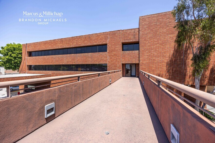 More Photos Of 7200-7202 Greenleaf Ave, Whittier Office For Sale