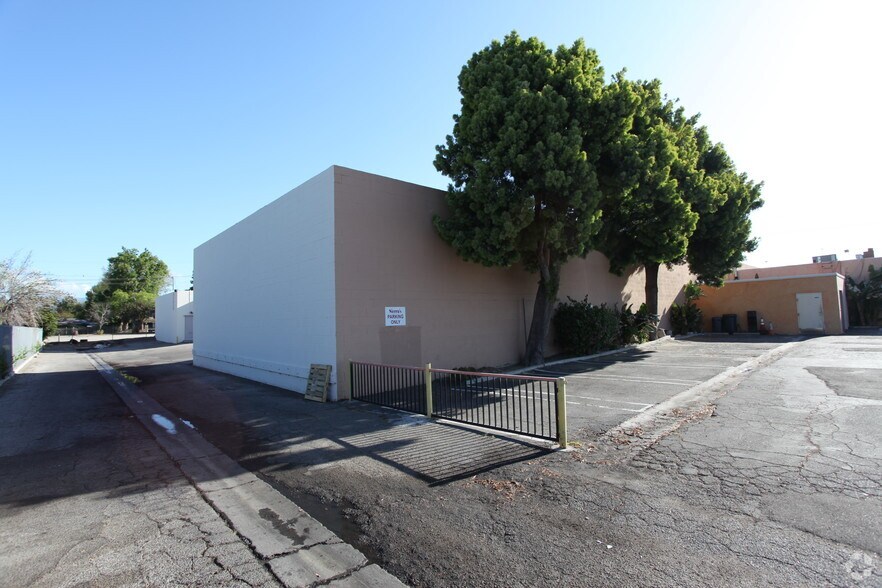 More Photos Of 6829 Canoga Ave, Canoga Park Manufacturing For Lease