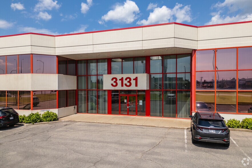 More Photos Of 9260-9300 Blvd Henri Bourassa W, Montréal Light Distribution For Lease