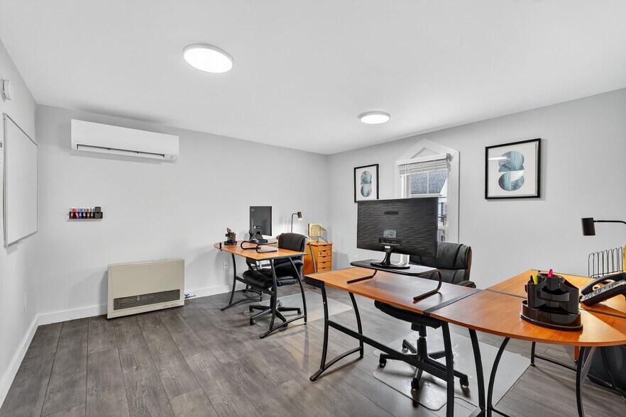 More Photos Of 112 State St, Augusta Office For Sale