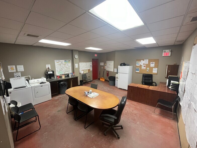 More Photos Of 5112 North Ave, Swan Hills Service For Sale