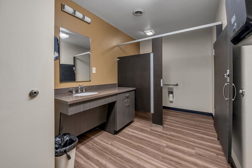 More Photos Of 250 Crossfield Dr, Versailles Light Manufacturing For Lease