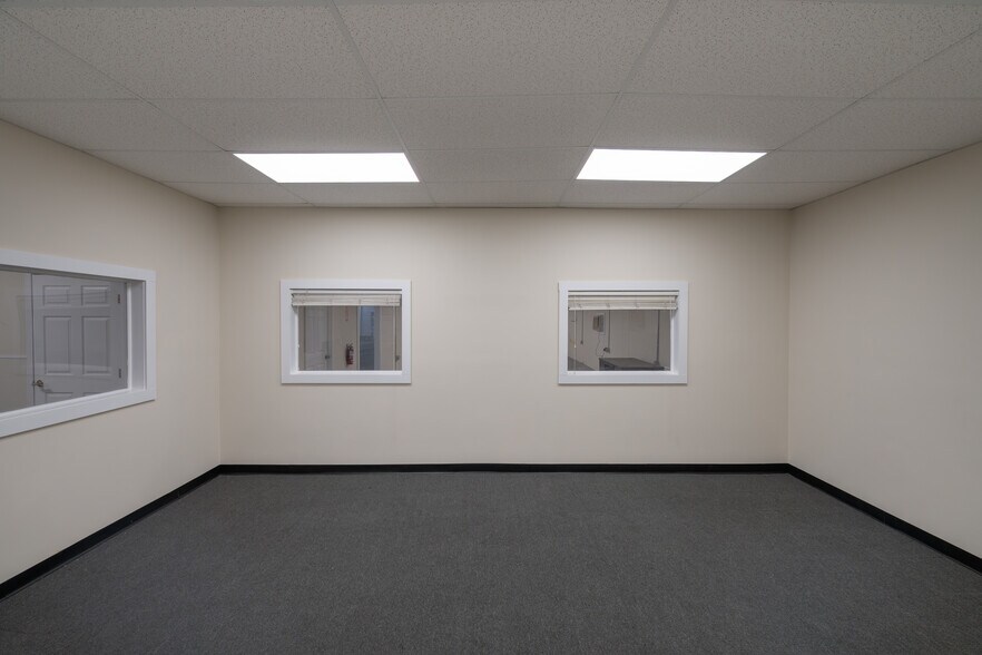 More Photos Of 3028 Mercury Rd, Jacksonville Warehouse For Lease