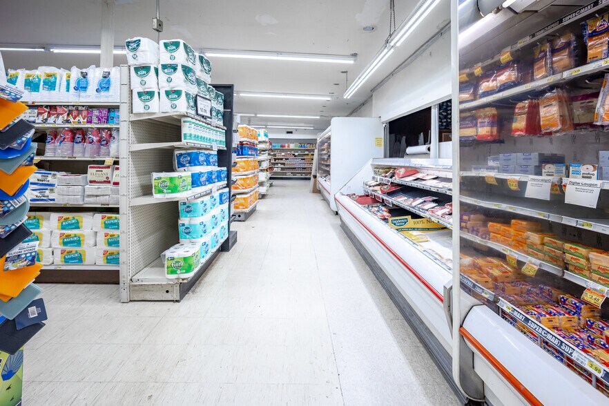 More Photos Of 1012 6th St, Maysville Supermarket For Sale