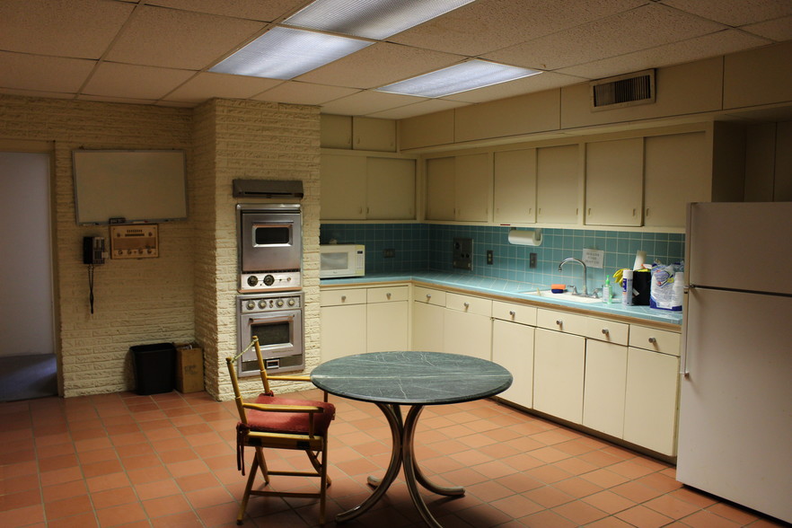 More Photos Of 301 W 44th St, Corpus Christi Manufacturing For Sale