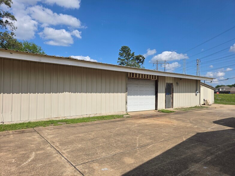 More Photos Of 2219 5th St, Stafford Office For Sale