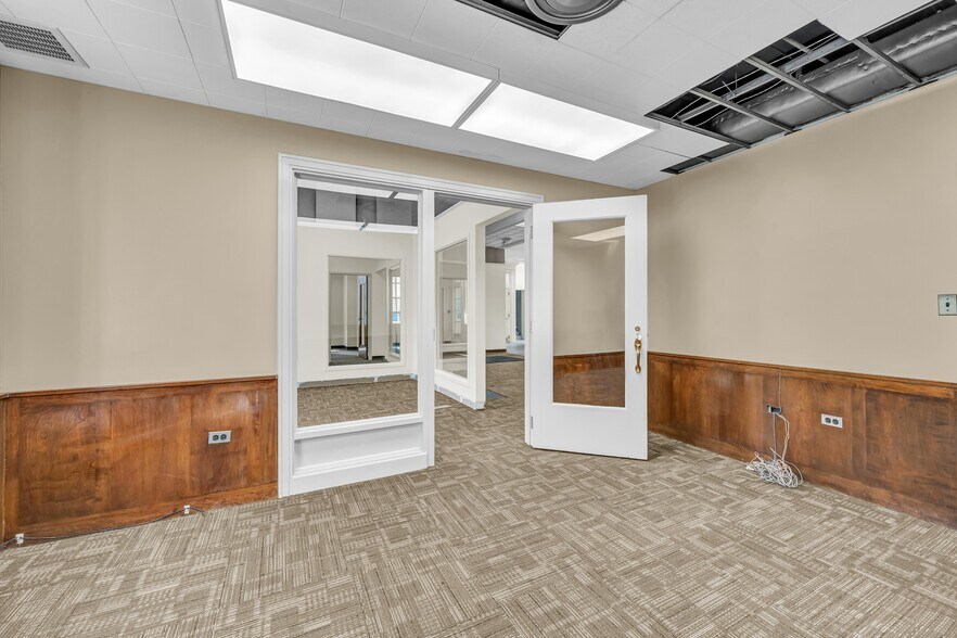 More Photos Of 159 Greenwood Ave, Bethel Bank For Sale