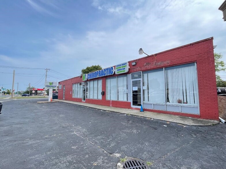 Primary Photo Of 900 NY-109, Lindenhurst Freestanding For Sale