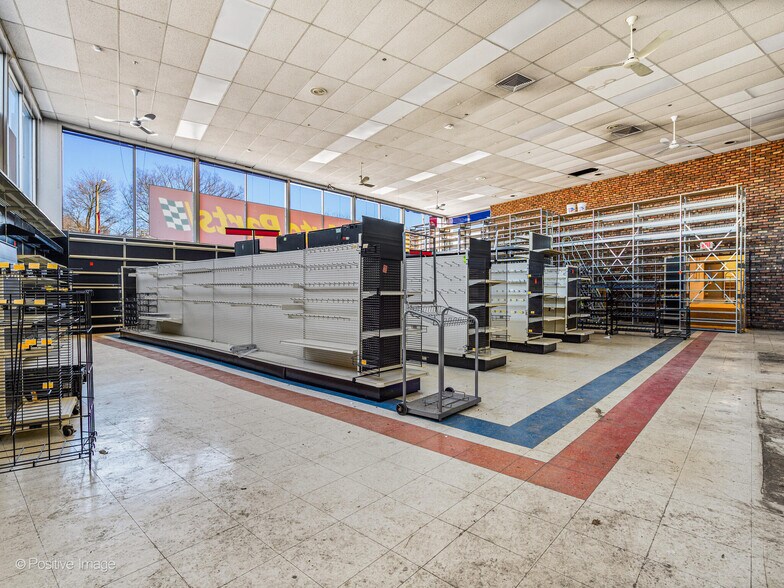 More Photos Of 211 S Milwaukee Ave, Libertyville Freestanding For Sale