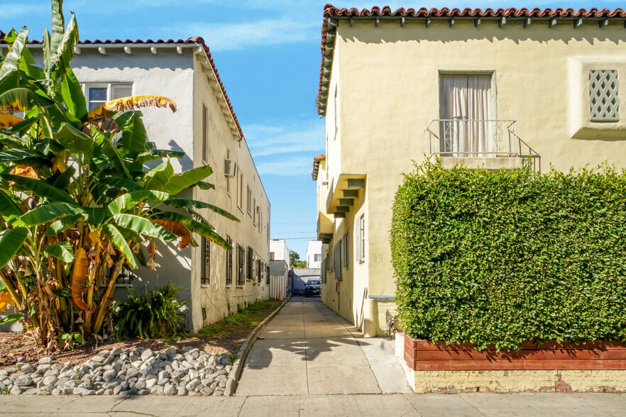 More Photos Of 325 N Stanley, Los Angeles Apartments For Sale