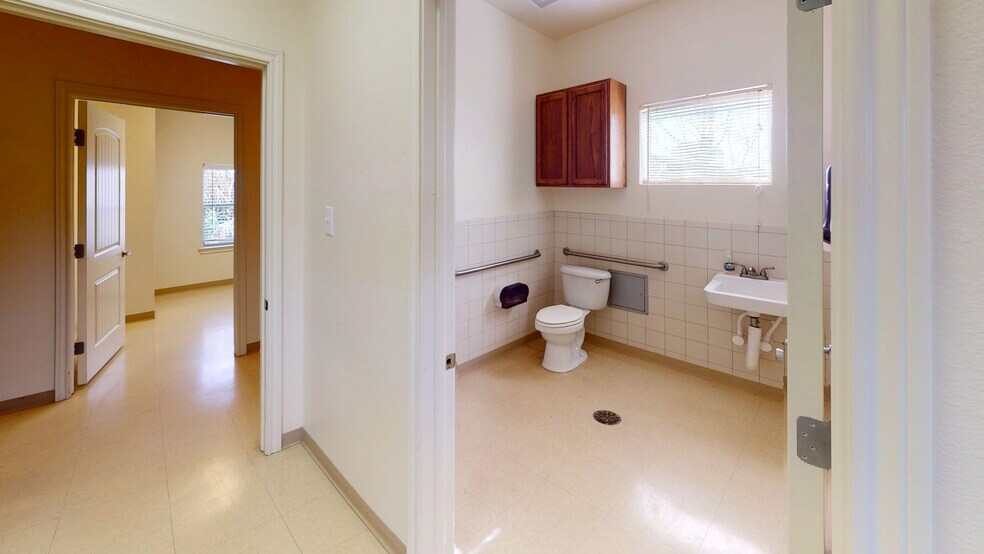 More Photos Of 2451-2461 Robinson Rd, Grand Prairie Medical For Sale