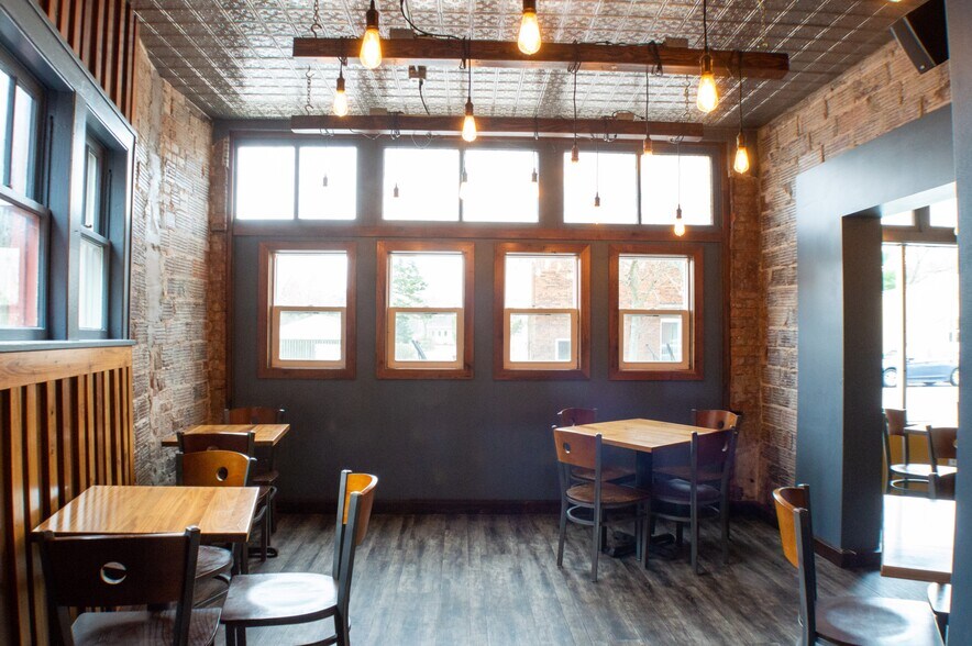 More Photos Of 338 5th Ave N, Bayport Restaurant For Sale