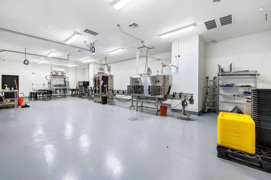 More Photos Of 1450 Enterprise Dr, Lemoore Warehouse For Sale
