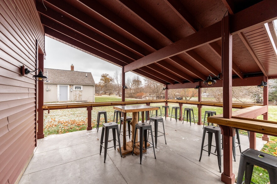 More Photos Of 2803 W Blanchard Rd, Winn Restaurant For Sale