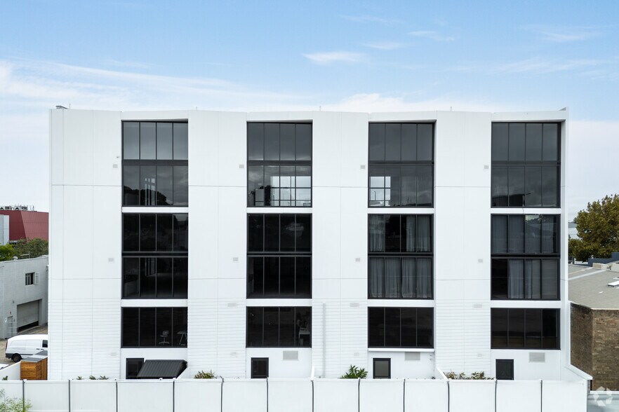 More Photos Of 78 O'Riordan St, Alexandria Showroom For Lease