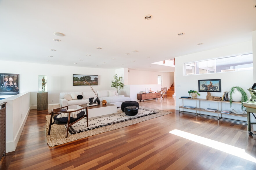 More Photos Of 1320 Abbot Kinney Blvd, Venice Loft Creative Space For Sale