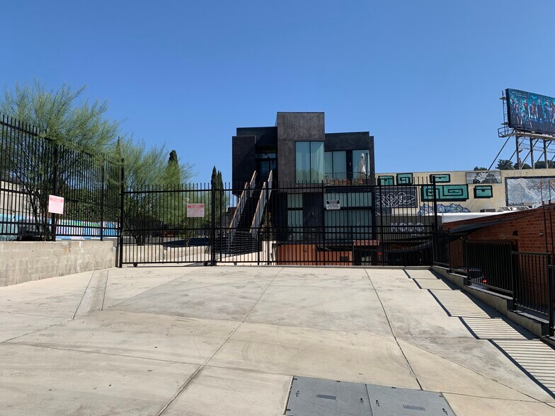 More Photos Of 2219 Aaron St, Los Angeles Loft Creative Space For Lease
