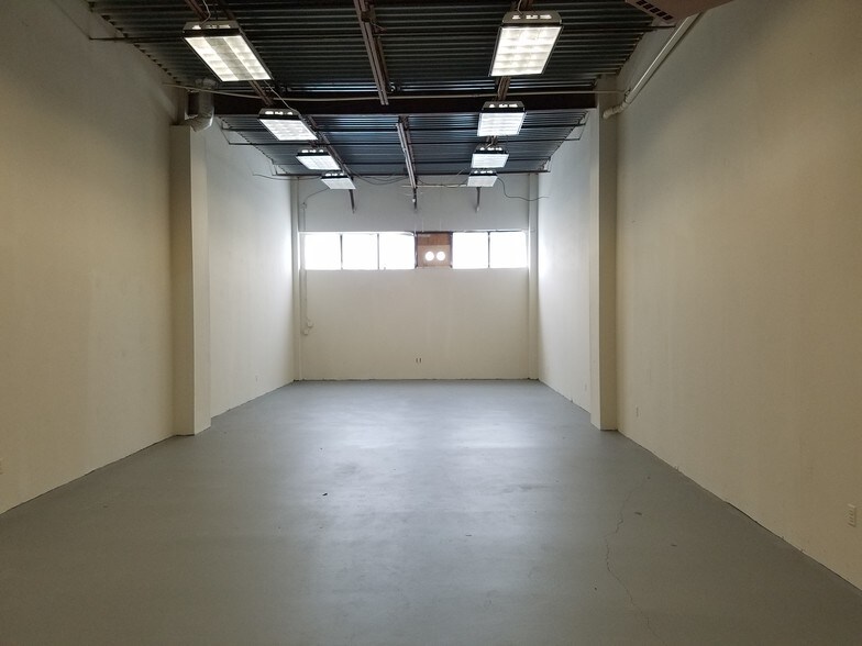 More Photos Of 18775 N Frederick Rd, Gaithersburg Warehouse For Lease
