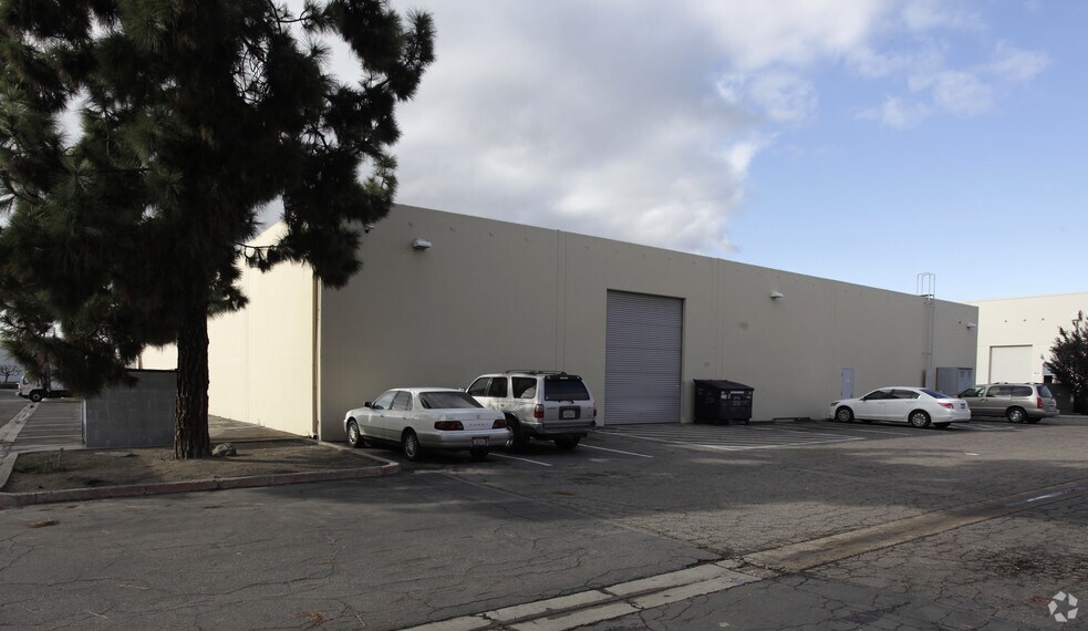 More Photos Of 18050 Newhope St, Fountain Valley Warehouse For Lease