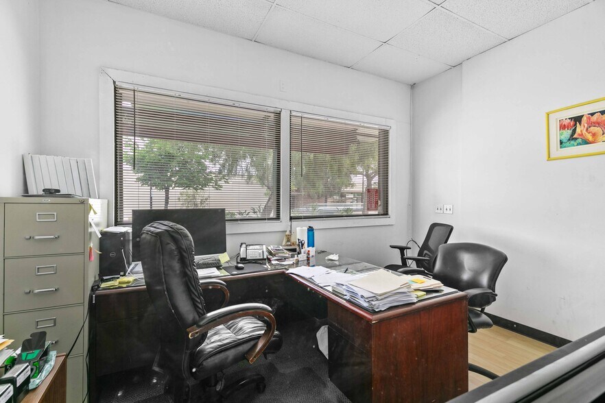 More Photos Of 1423-1425 W Burbank Blvd, Burbank General Retail For Sale