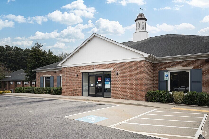 More Photos Of 1701 Financial Loop, Woodbridge Bank For Lease