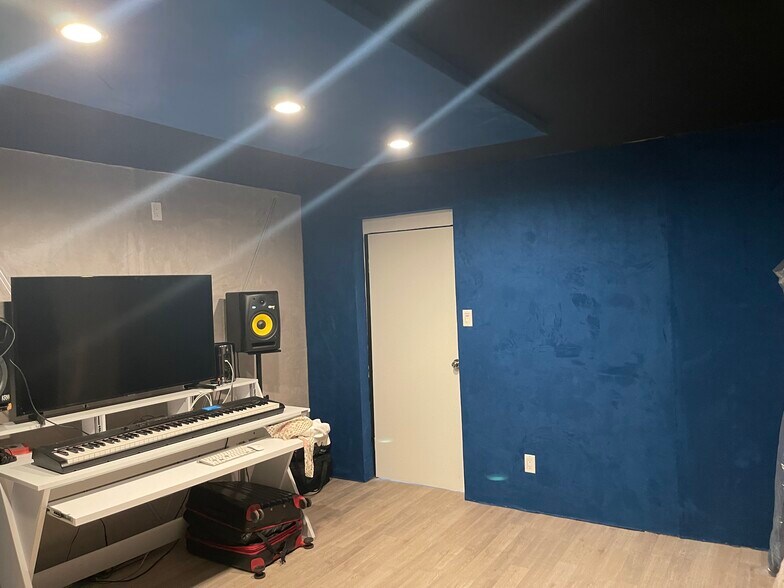 More Photos Of 3311 Barham Blvd, Los Angeles Office For Sale