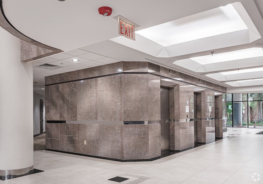 More Photos Of 2101 W Commercial Blvd, Fort Lauderdale Office For Lease